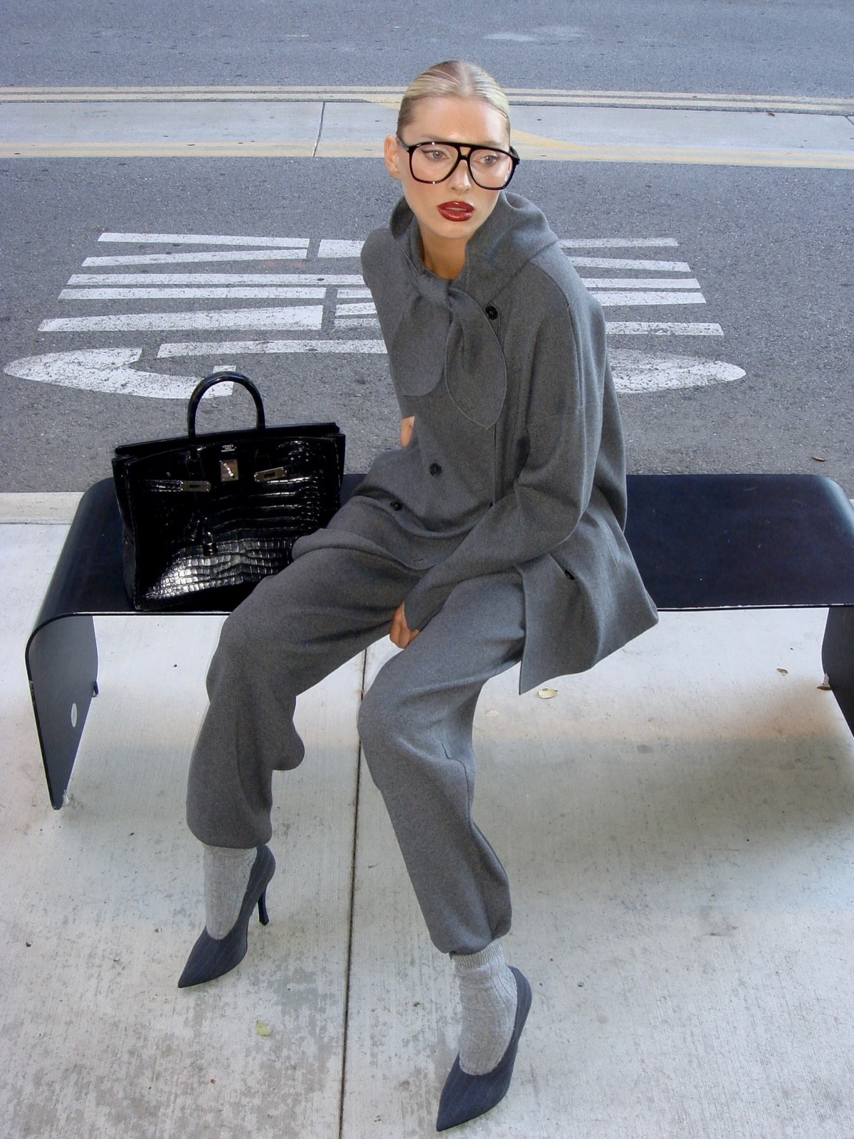 Этот цвет в одежде делает образ аккуратнее без усилий