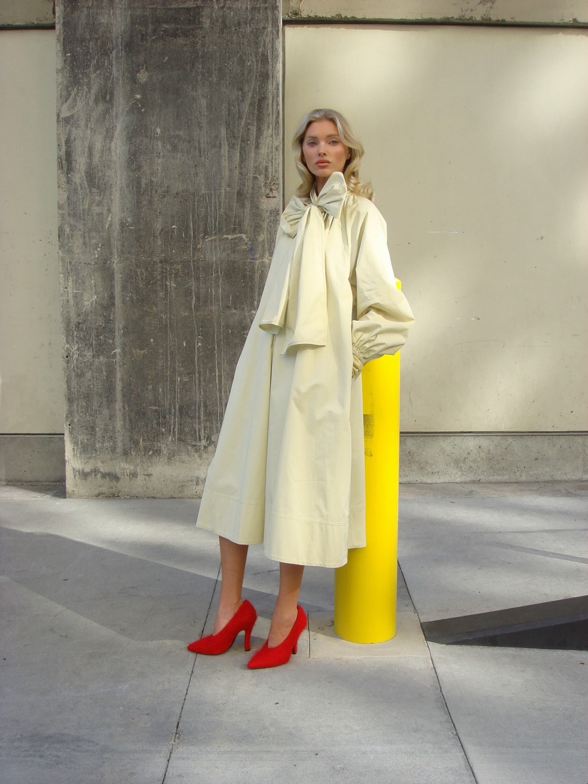 Этот цвет в одежде делает образ аккуратнее без усилий