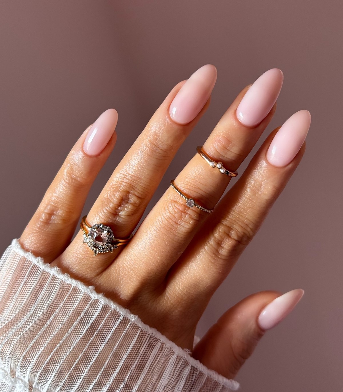 Маникюр без плотного покрытия: легкий эффект на ногтях