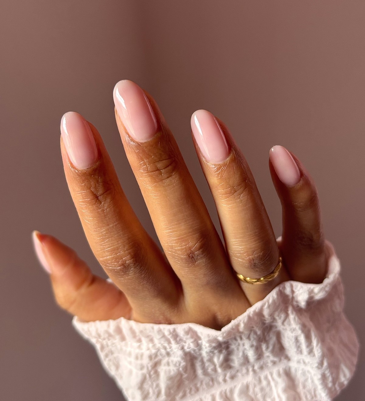 Маникюр без плотного покрытия: легкий эффект на ногтях