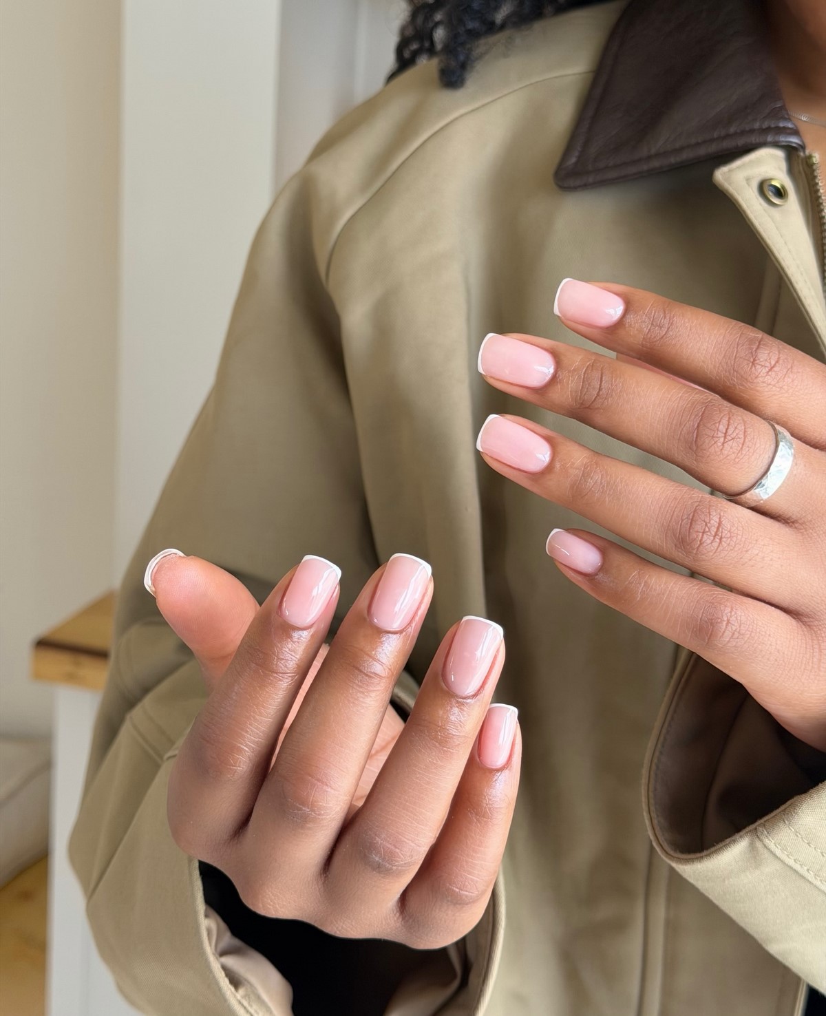 Маникюр без плотного покрытия: легкий эффект на ногтях