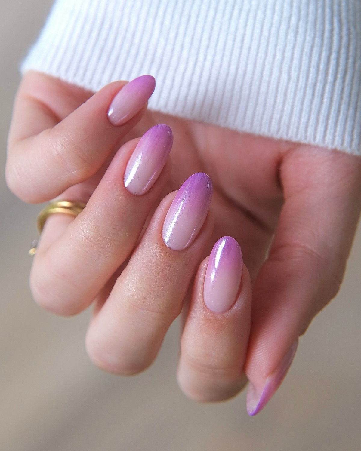 Маникюр с мягким блеском: альтернатива глянцу