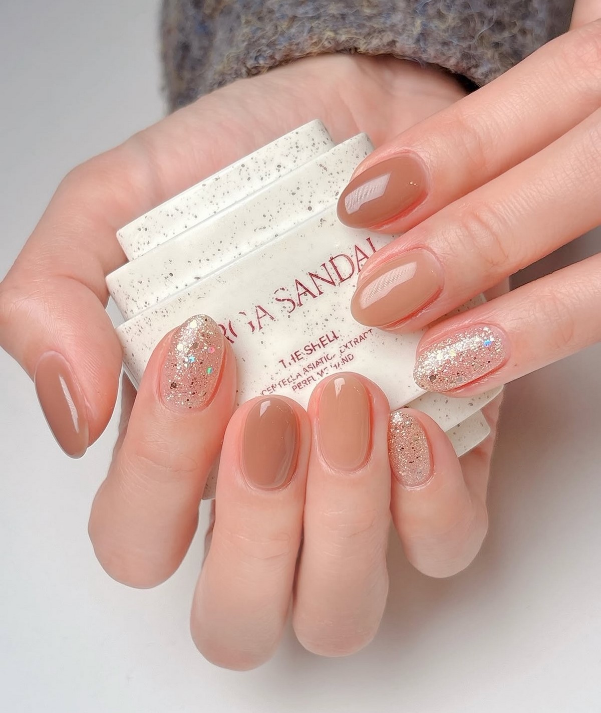 Маникюр с мягким блеском: альтернатива глянцу