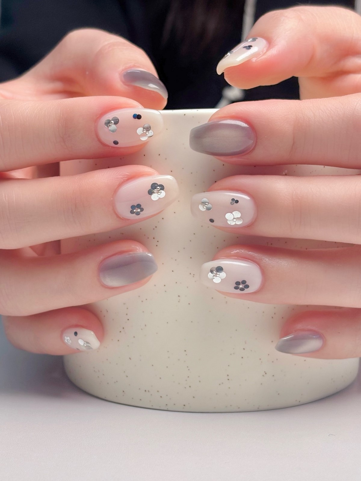 Маникюр с мягким блеском: альтернатива глянцу