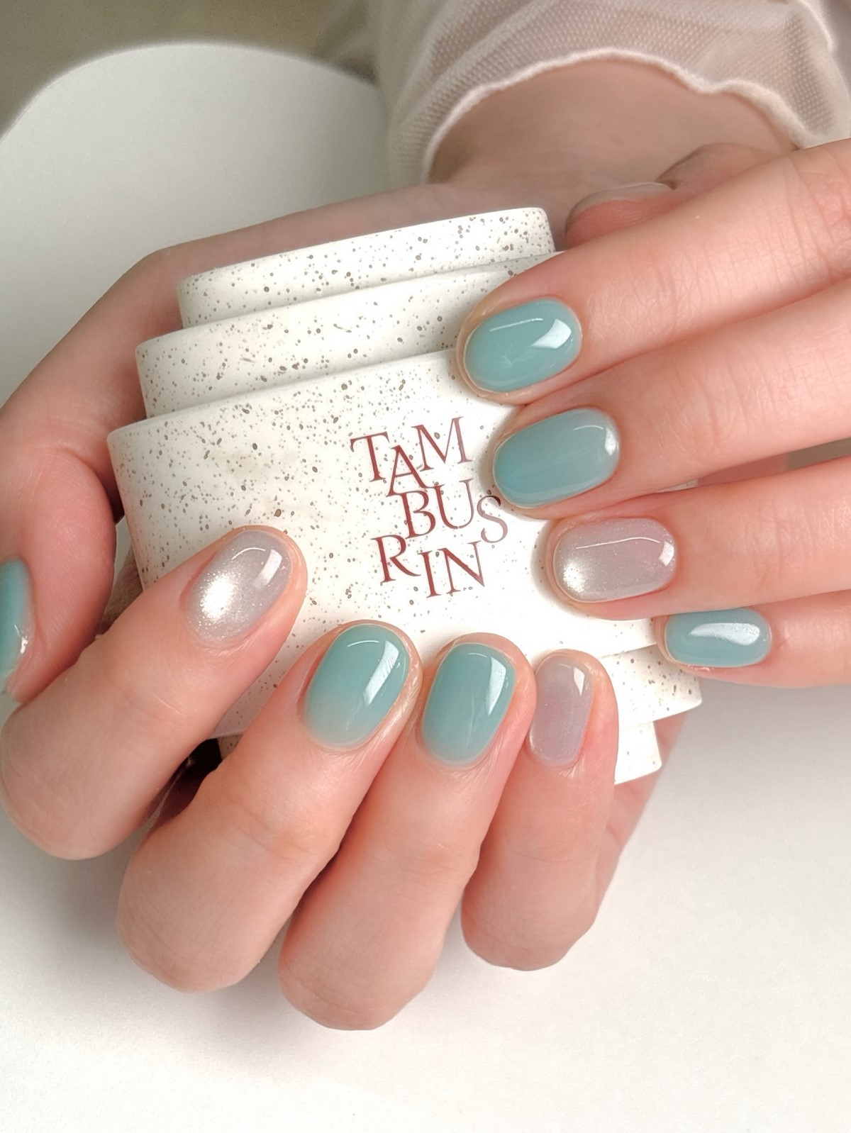 Маникюр с мягким блеском: альтернатива глянцу