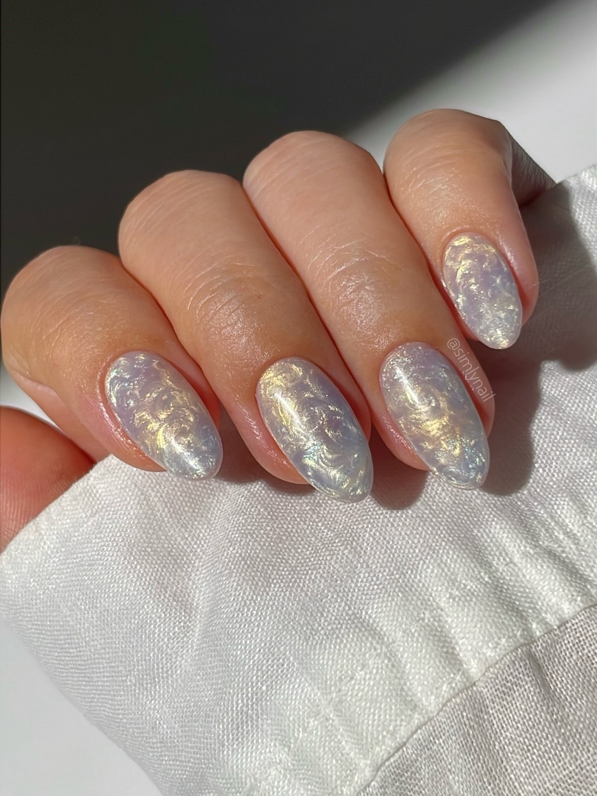 Маникюр с мягким блеском: альтернатива глянцу