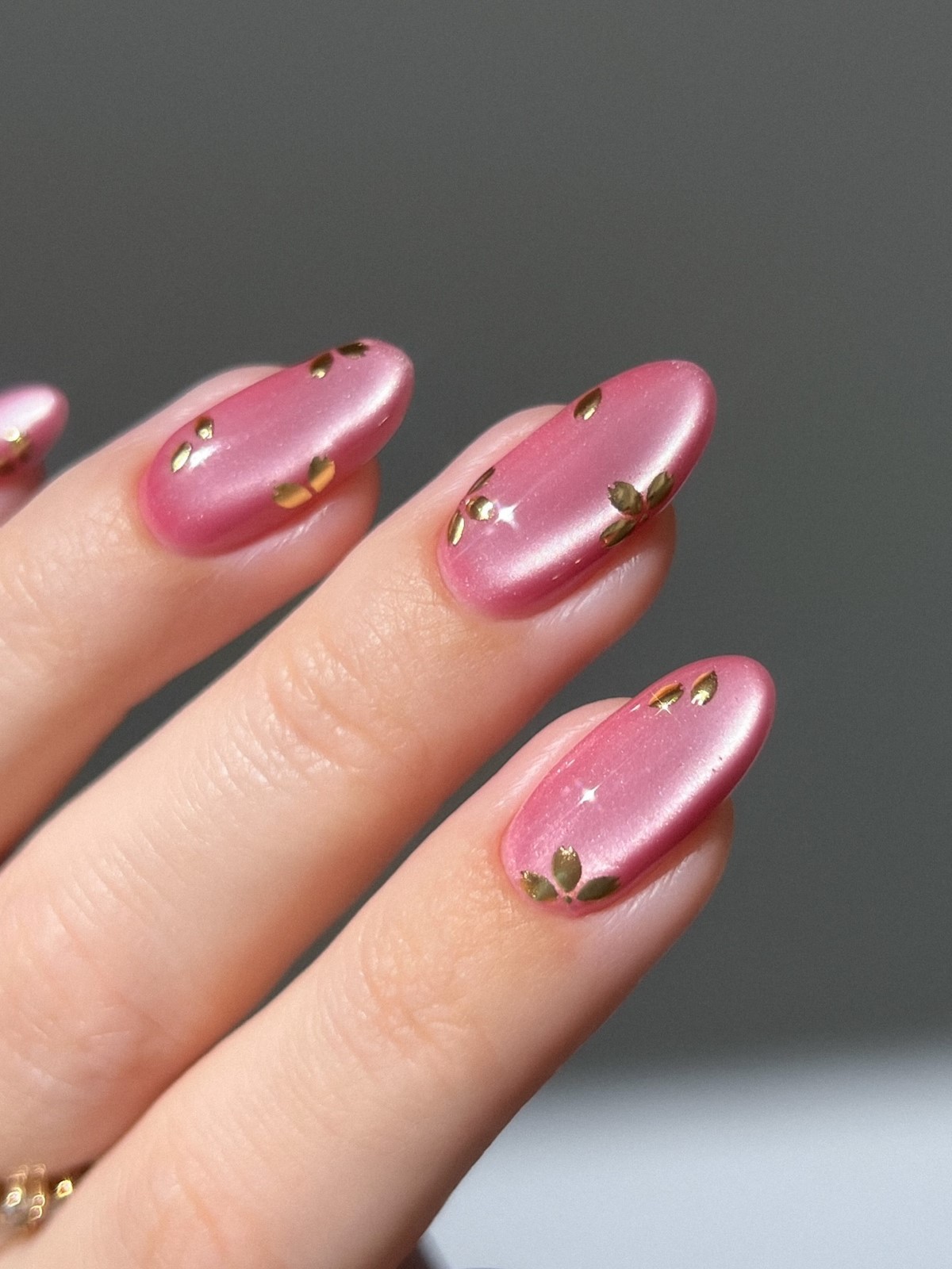 Маникюр с мягким блеском: альтернатива глянцу