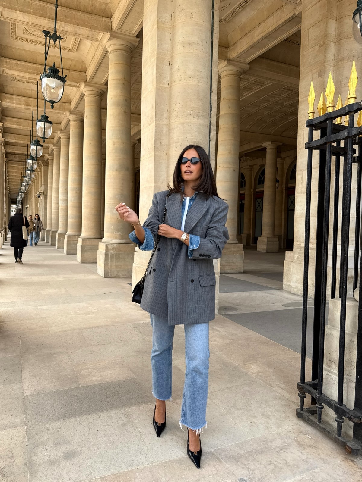 Простая одежда без лишних деталей: почему она выглядит аккуратнее