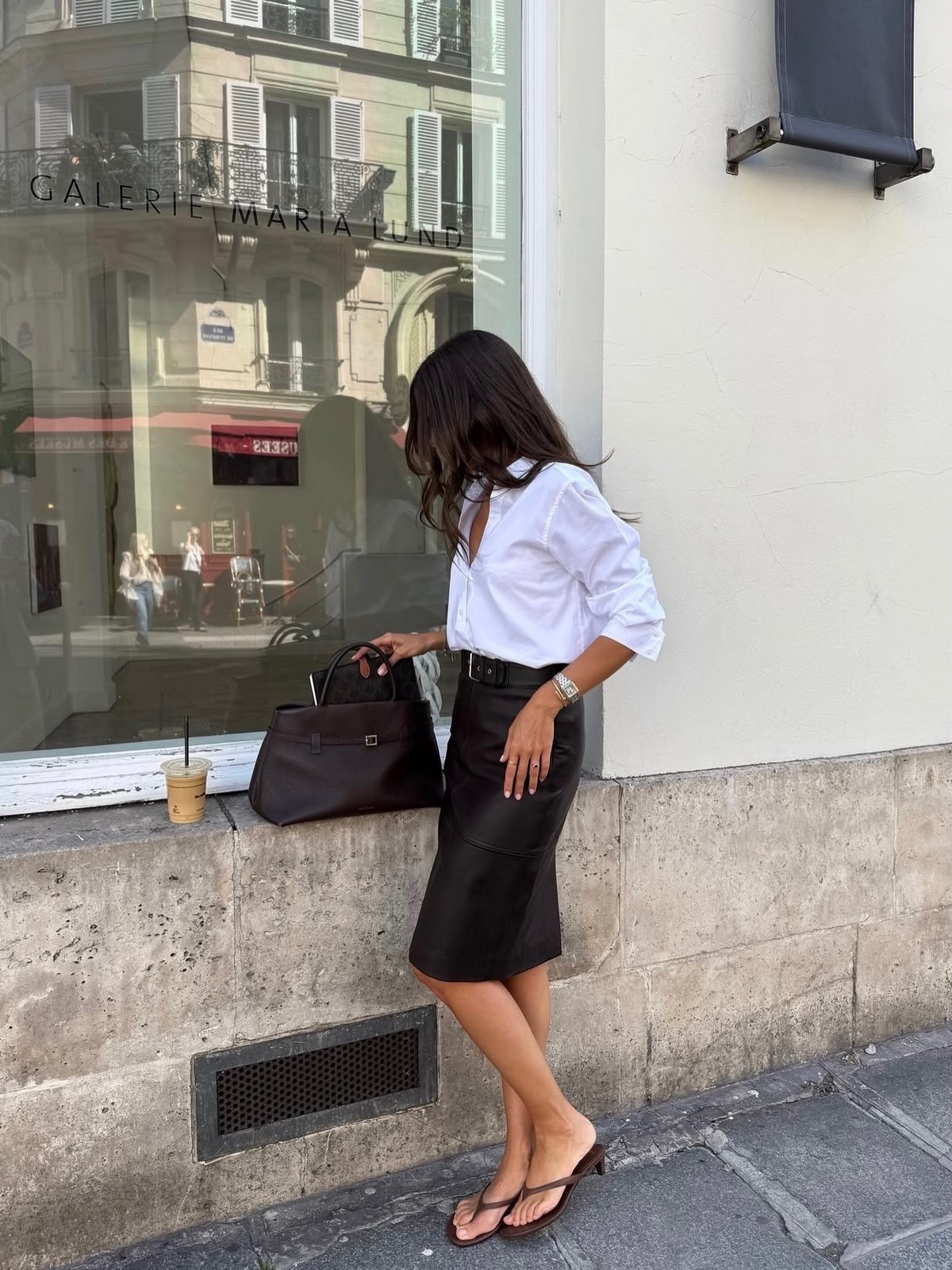 Простая одежда без лишних деталей: почему она выглядит аккуратнее