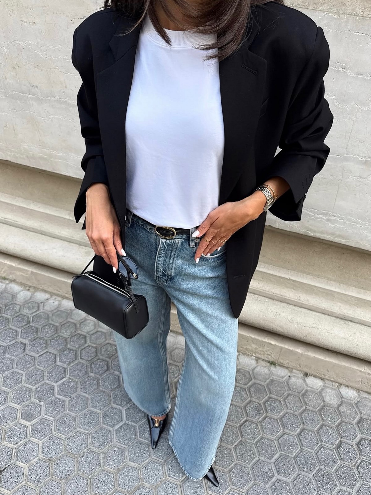 Простая одежда без лишних деталей: почему она выглядит аккуратнее