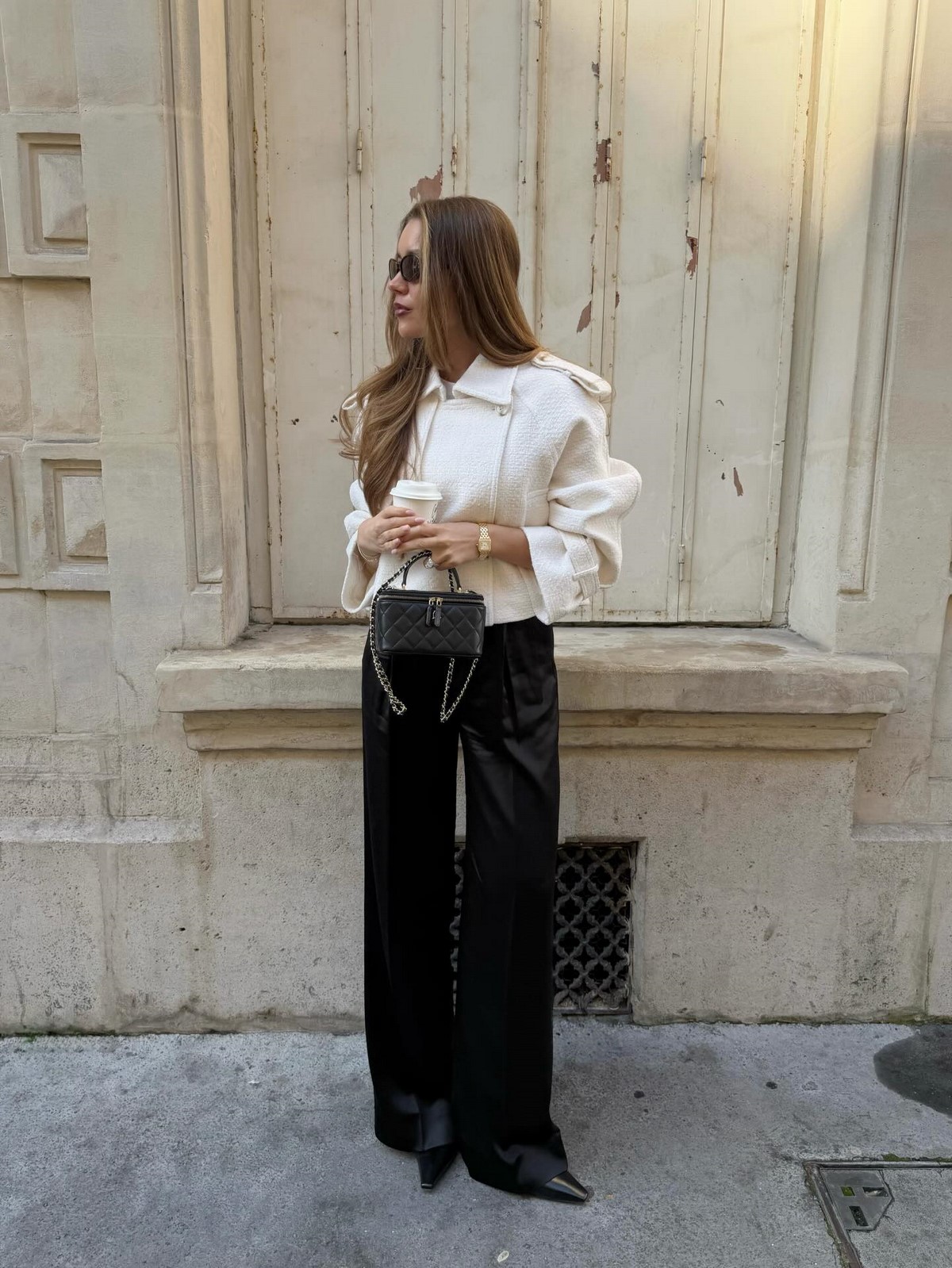 Простая одежда без лишних деталей: почему она выглядит аккуратнее