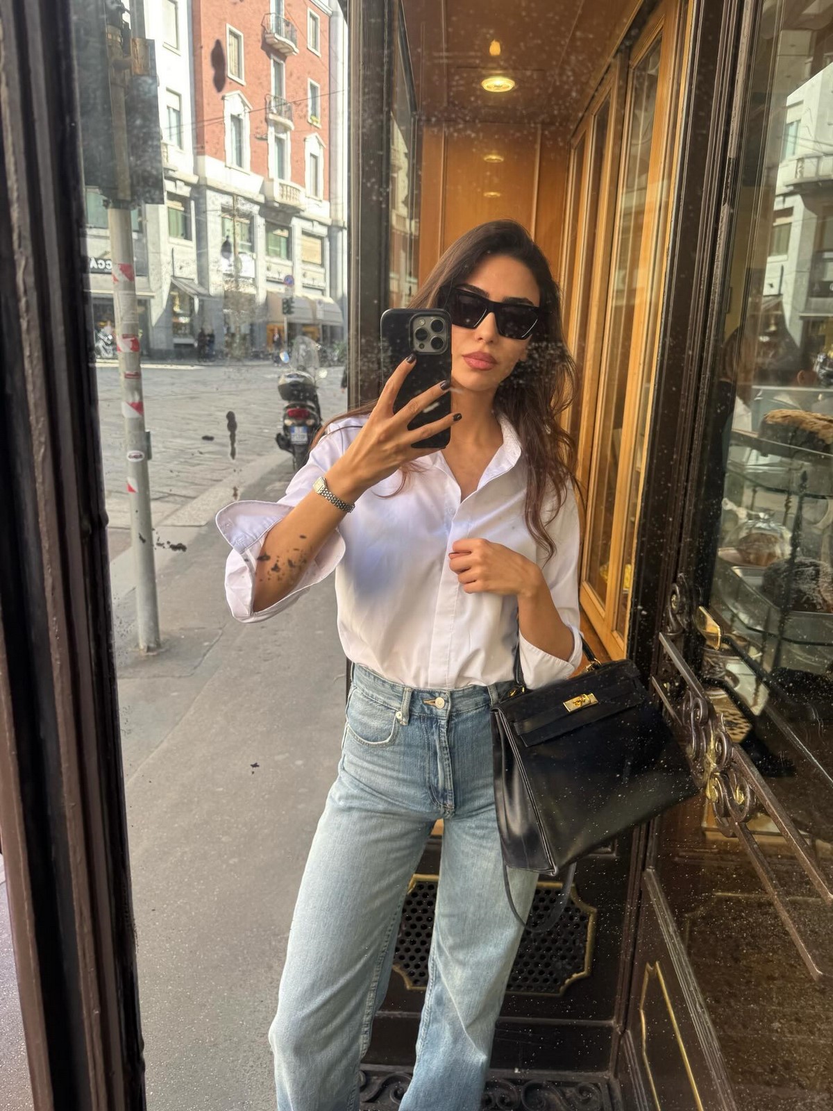 Простая одежда без лишних деталей: почему она выглядит аккуратнее