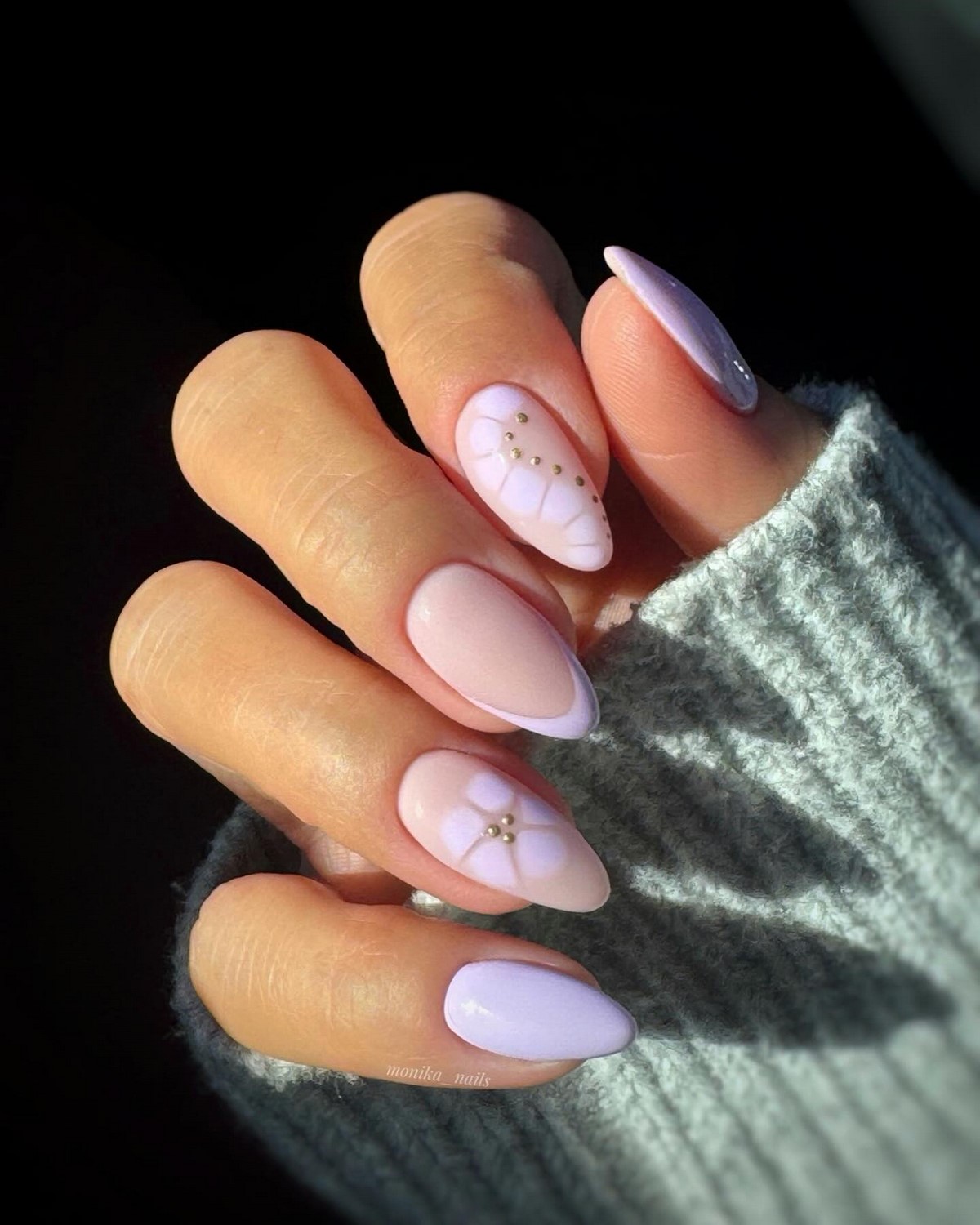 Светлые оттенки на ногтях: мягкий вариант без перегруза