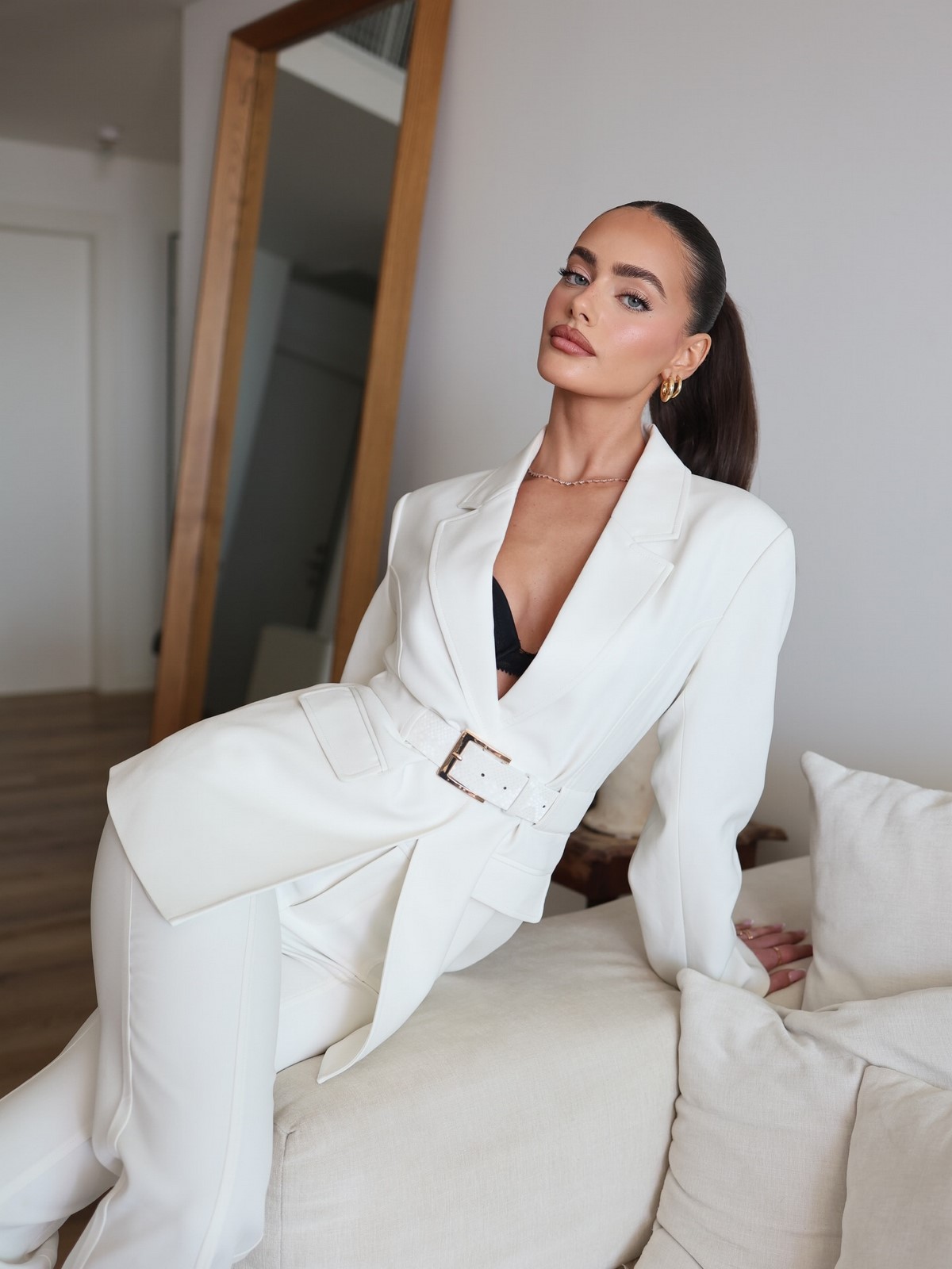 Вместо сложных сочетаний: простая одежда, которая выглядит аккуратнее