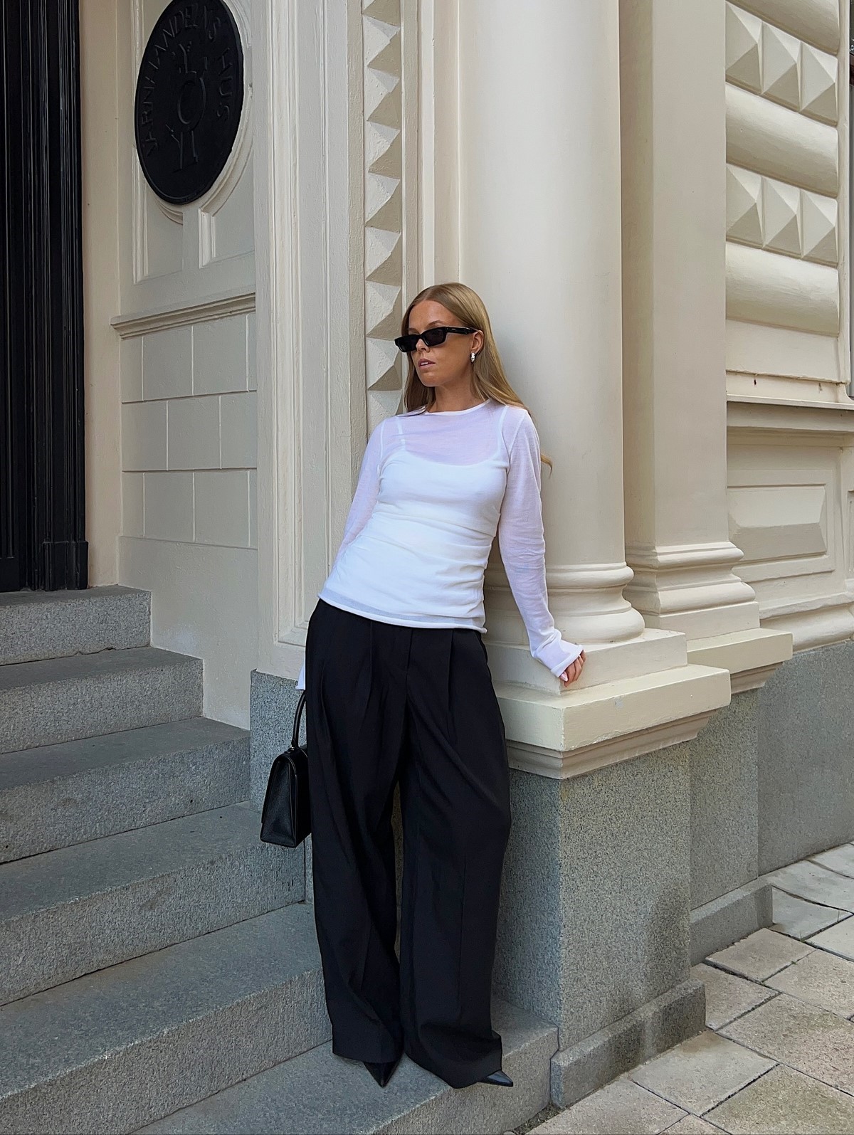 Вместо ярких деталей: спокойные акценты, которые делают образ чище