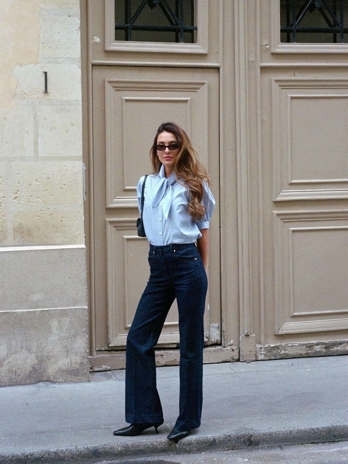 Вместо ярких деталей: спокойные акценты, которые делают образ чище