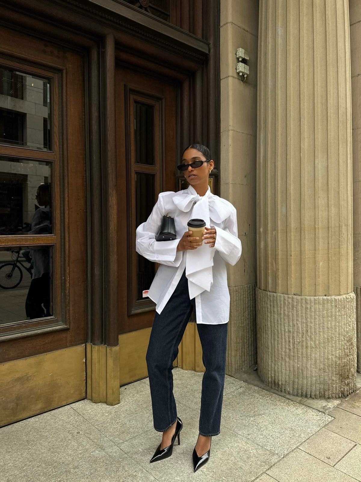 Вместо ярких деталей: спокойные акценты, которые делают образ чище