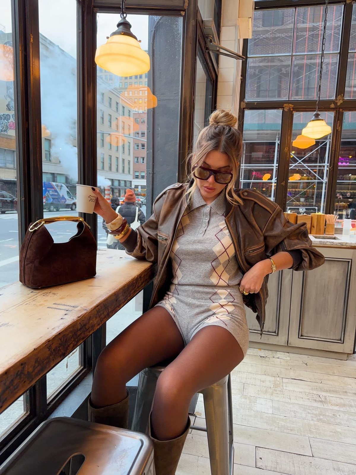 Вместо ярких деталей: спокойные акценты, которые делают образ чище